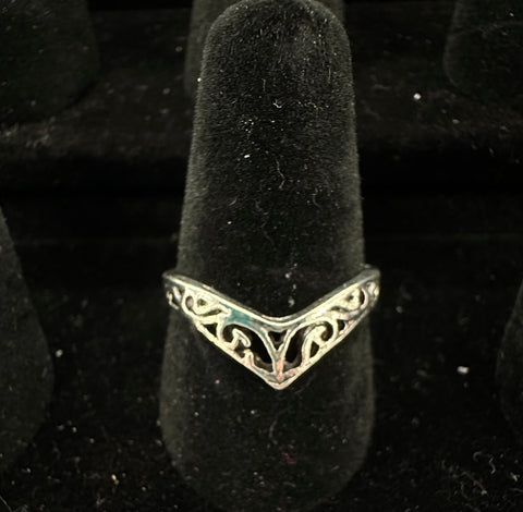 Swirling Point Ring